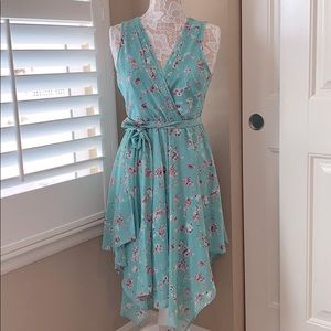 Stunning mint green dress!